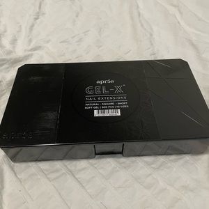 Aprés Gel-X: Natural Short Square & Natural Round Medium